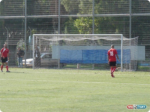 הכדור ברשת. השער השני של שיכון (אלי שמואלי)
